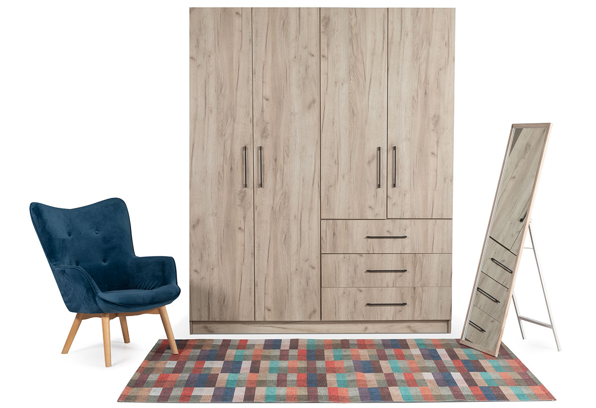 Απεικονίζεται η ντουλάπα σε ένα υπνοδωμάτιο.